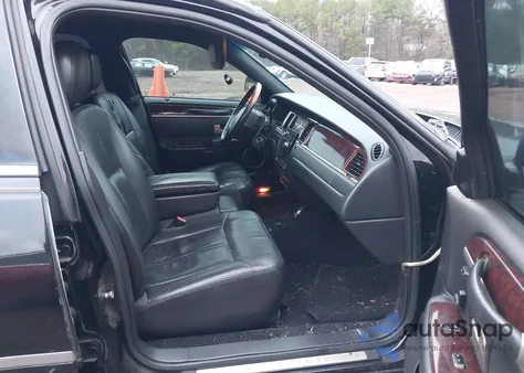 2007 Lincoln Town Car Signature Limited z USA, uszkodzony, nr VIN 1LNHM82W87Y612560